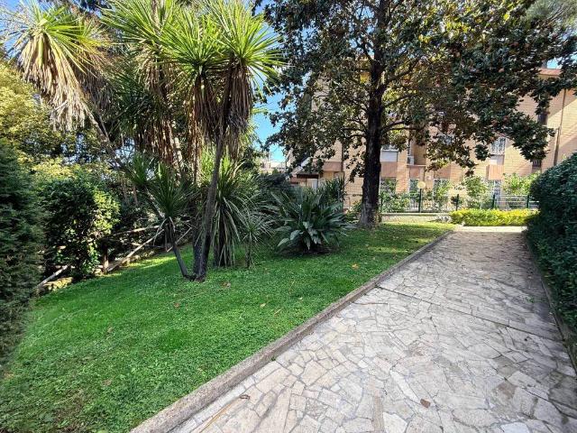 Appartamento in vendita a Roma RM