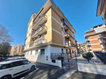 Appartamento in vendita a Roma RM