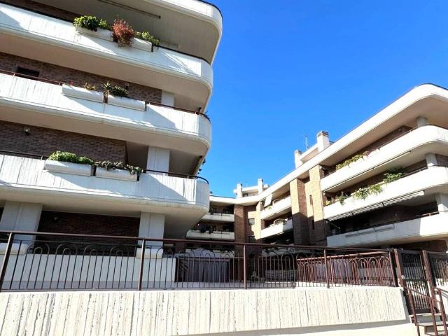 Appartamento in vendita a Roma RM