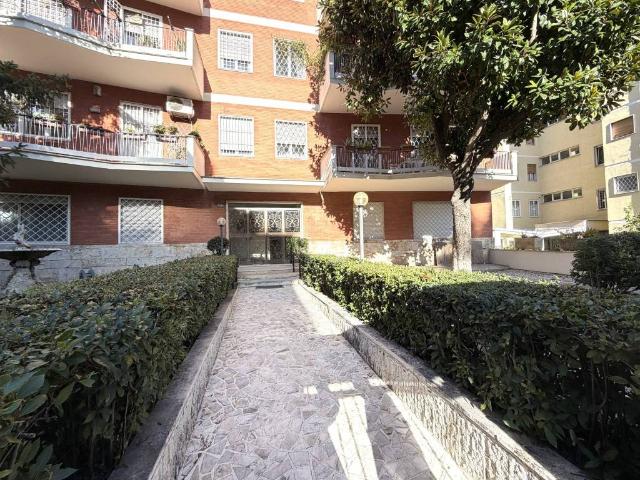 Appartamento in vendita a Roma RM