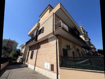 Appartamento in vendita a Roma RM