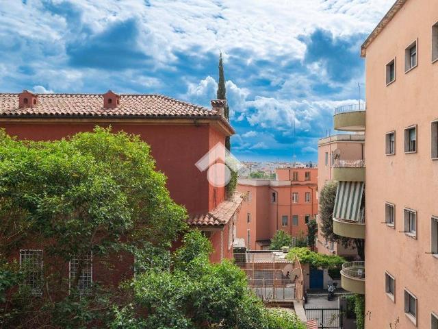 Appartamento in vendita a Roma RM