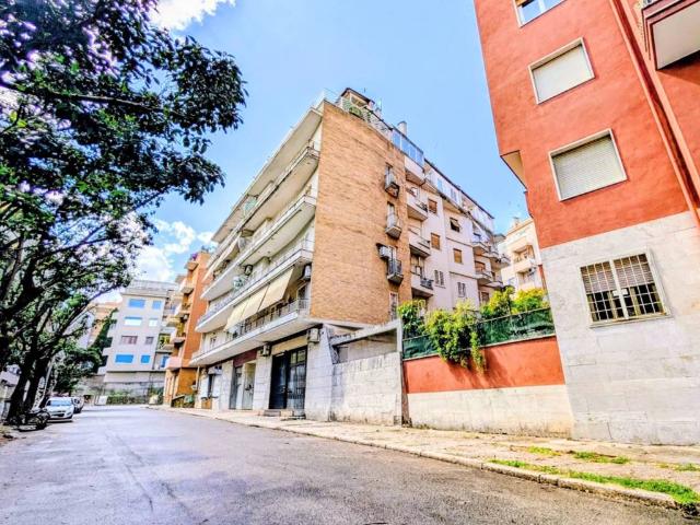 Appartamento in vendita a Roma RM