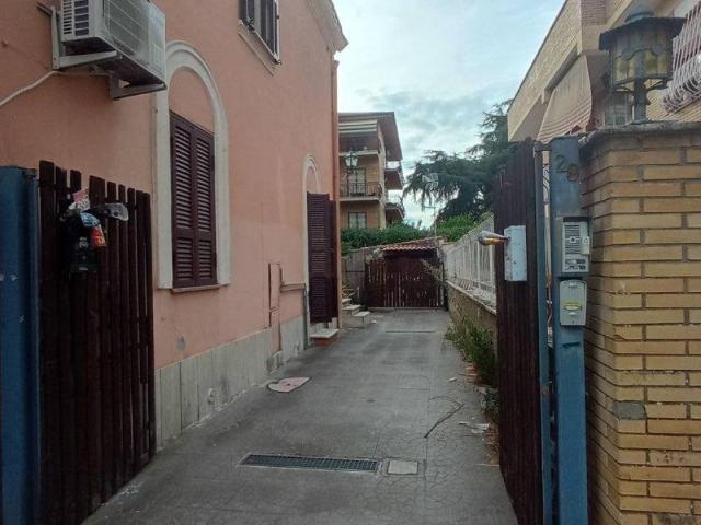 Appartamento in vendita a Roma RM