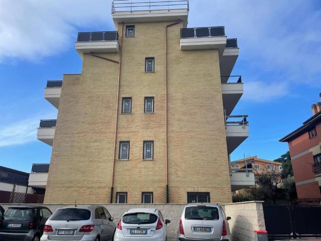 Appartamento in vendita a Roma RM