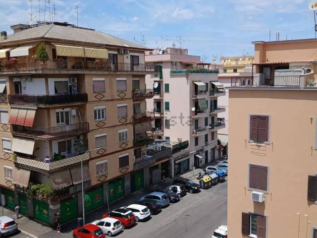 Appartamento in vendita a Roma RM