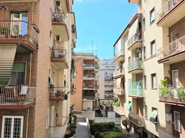 Appartamento in vendita a Roma RM