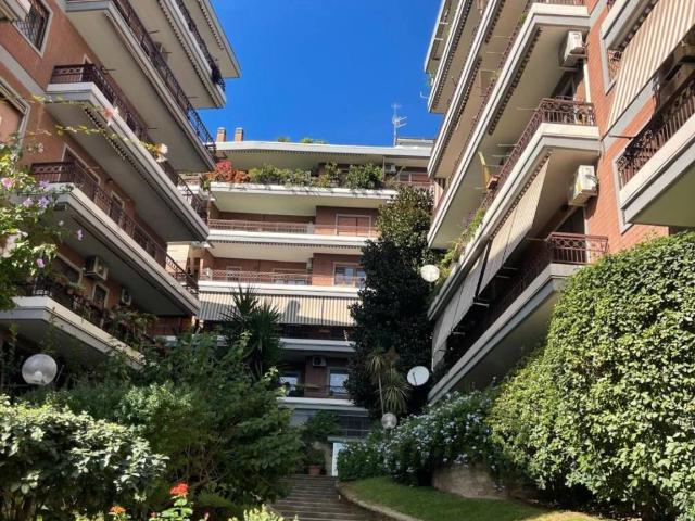 Appartamento in vendita a Roma RM