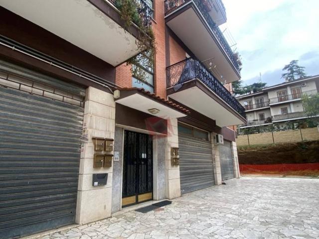 Appartamento in vendita a Roma RM