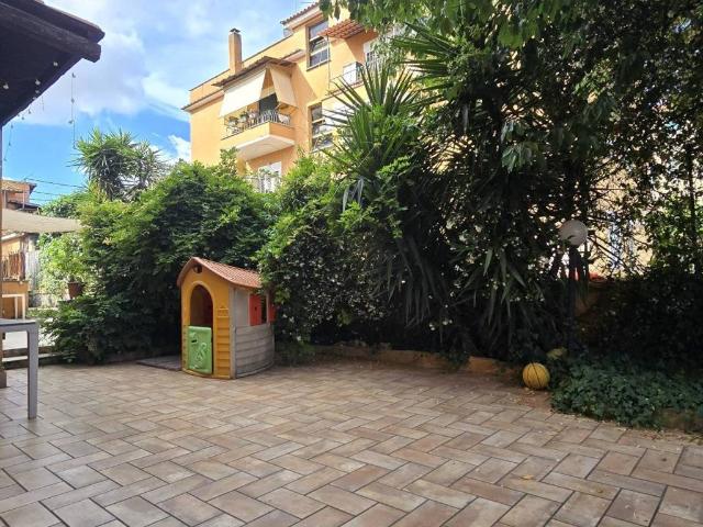 Appartamento in vendita a Roma RM