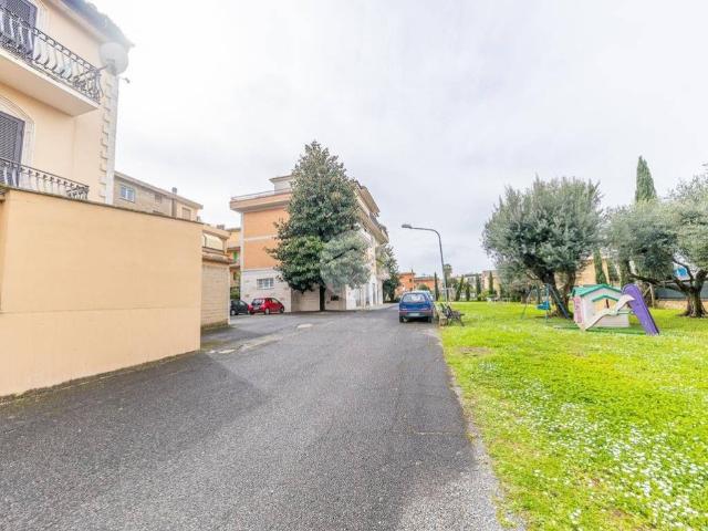 Appartamento in vendita a Roma RM