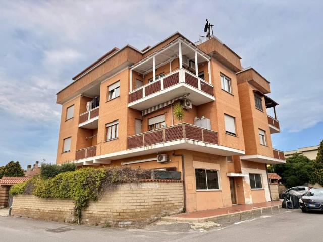 Appartamento in vendita a Roma RM