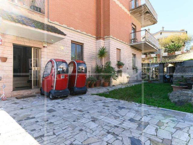 Appartamento in vendita a Roma RM