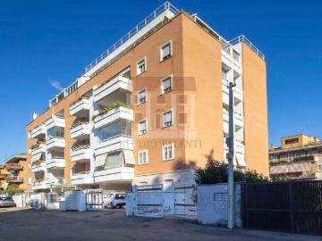 Appartamento in vendita a Roma RM