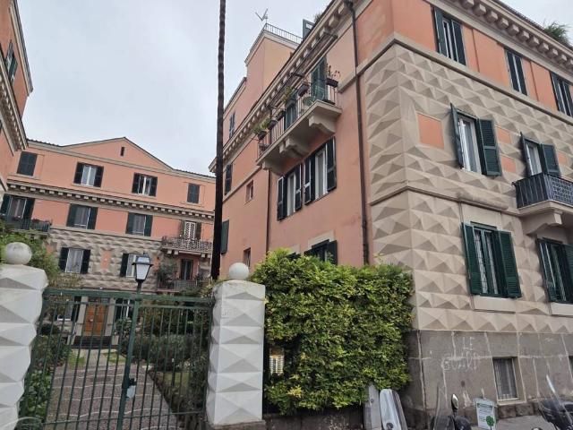 Appartamento in vendita a Roma RM