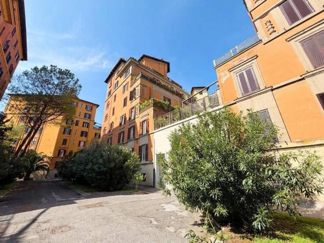 Appartamento in vendita a Roma RM
