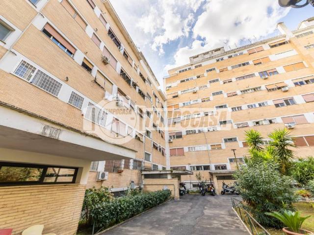 Appartamento in vendita a Roma RM