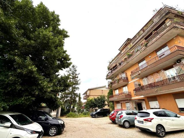 Appartamento in vendita a Roma RM