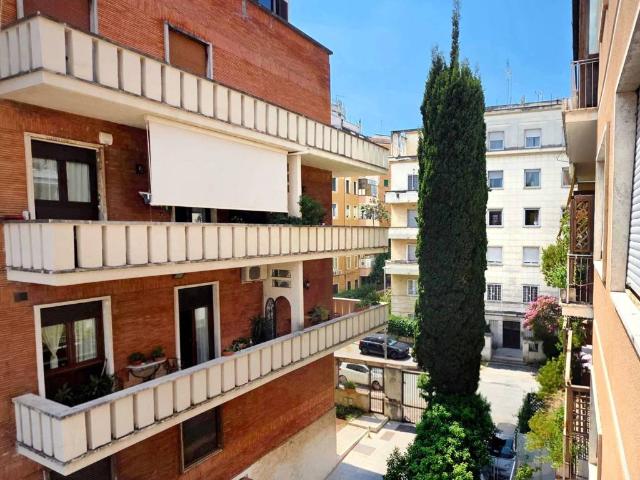 Appartamento in vendita a Roma RM