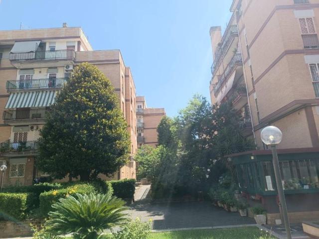 Appartamento in vendita a Roma RM