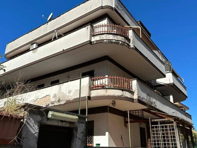 Appartamento in vendita a Roma RM