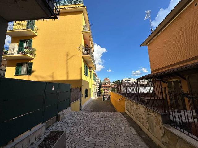 Appartamento in vendita a Roma RM