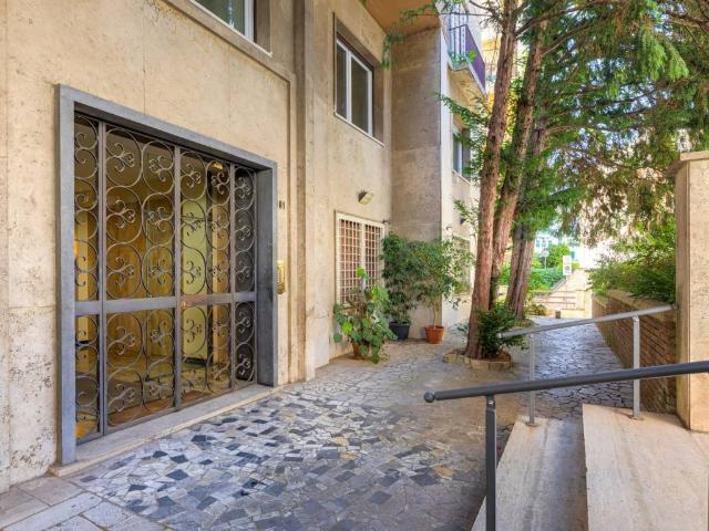 Appartamento in vendita a Roma RM