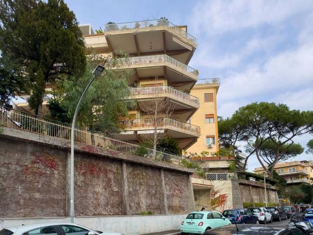 Appartamento in vendita a Roma RM