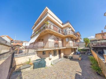 Appartamento in vendita a Roma RM