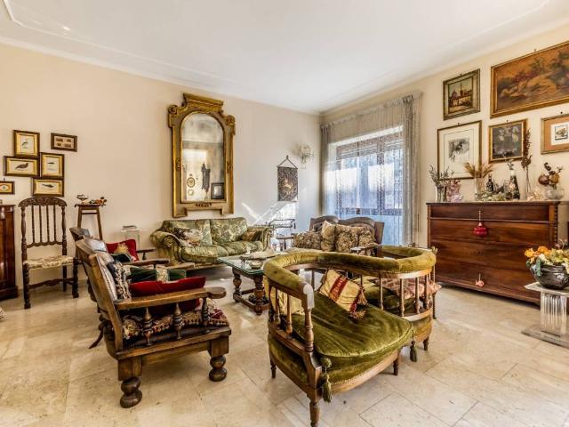 Appartamento in vendita a Roma RM