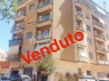 Appartamento in vendita a Roma RM