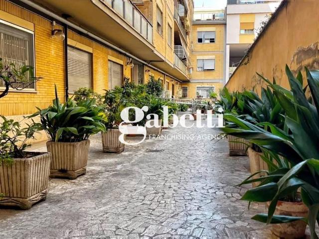 Appartamento in vendita a Roma RM