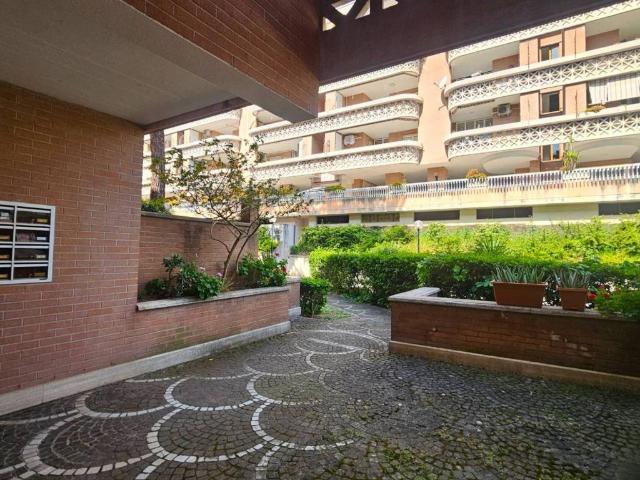 Appartamento in vendita a Roma RM
