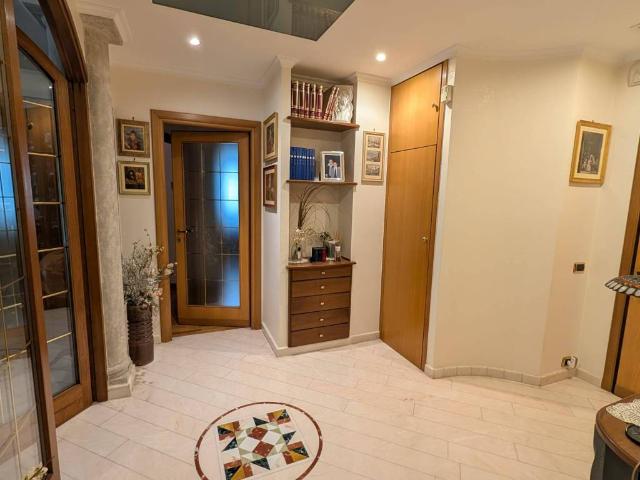 Appartamento in vendita a Roma RM