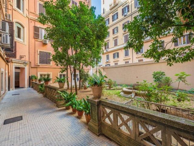 Appartamento in vendita a Roma RM