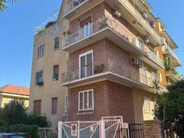 Appartamento in vendita a Roma RM