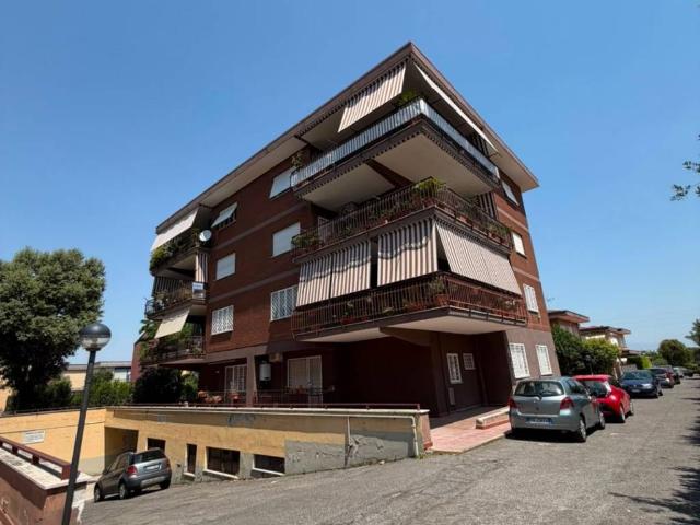 Appartamento in vendita a Roma RM