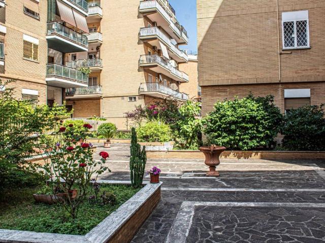 Appartamento in vendita a Roma RM