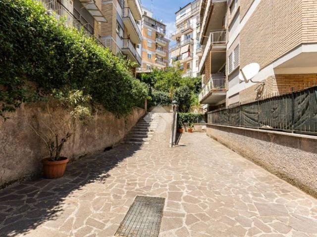 Appartamento in vendita a Roma RM