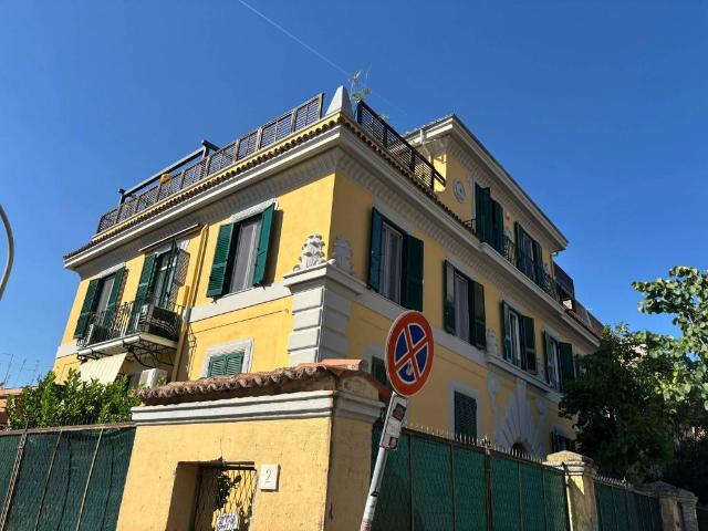 Appartamento in vendita a Roma RM