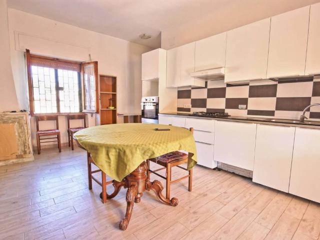 Appartamento in vendita a Roma RM