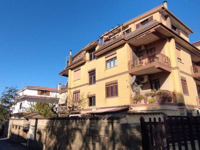 Appartamento in vendita a Roma RM