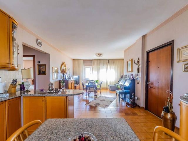 Appartamento in vendita a Roma RM