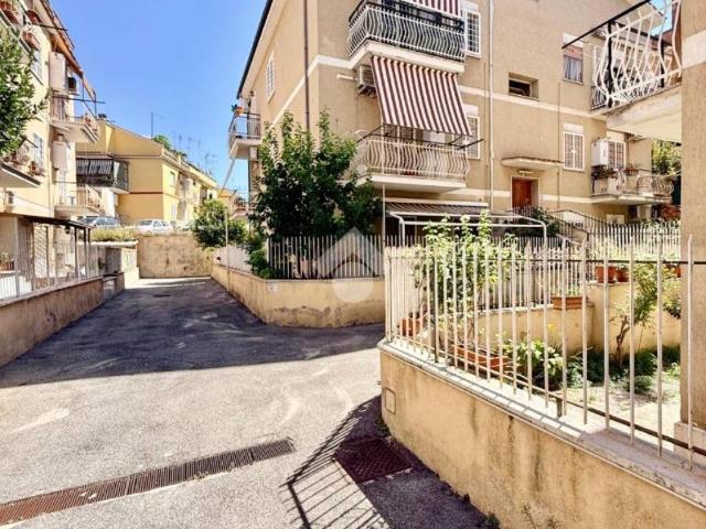 Appartamento in vendita a Roma RM