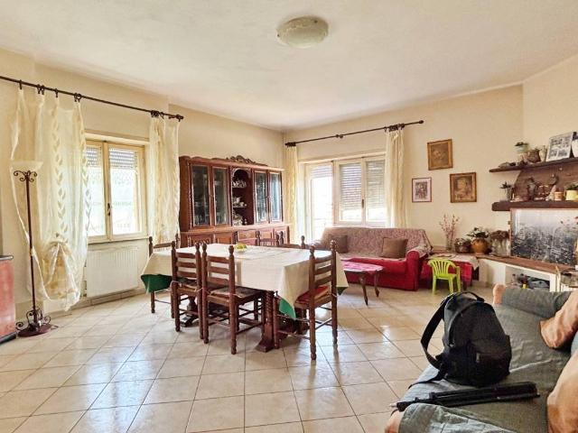 Appartamento in vendita a Roma RM
