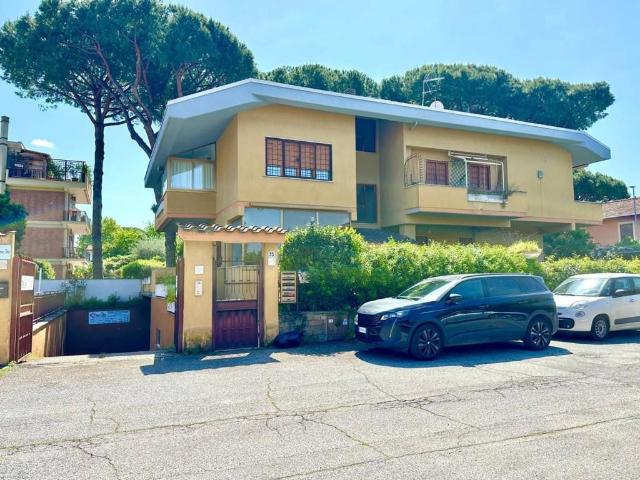 Appartamento in vendita a Roma RM