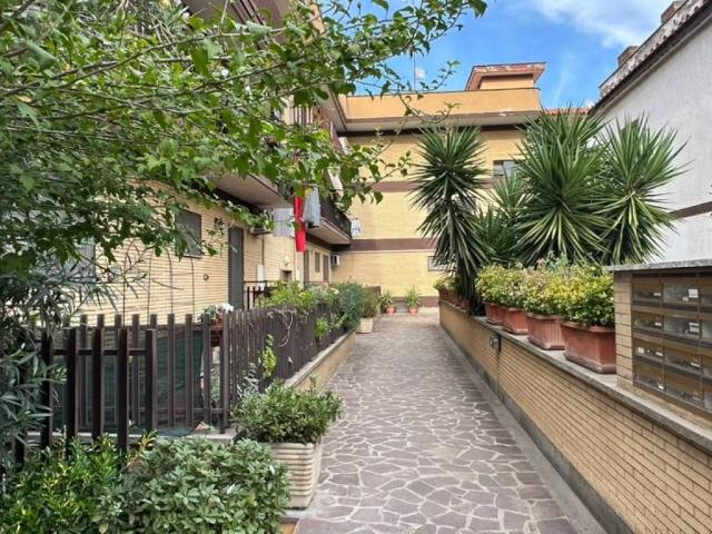 Appartamento in vendita a Roma RM