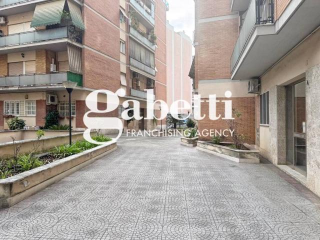 Appartamento in vendita a Roma RM
