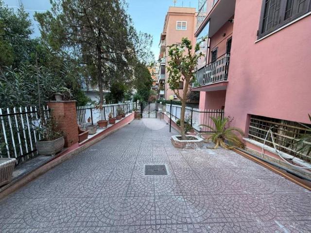 Appartamento in vendita a Roma RM