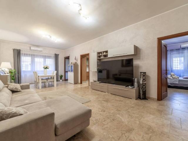 Appartamento in vendita a Roma RM